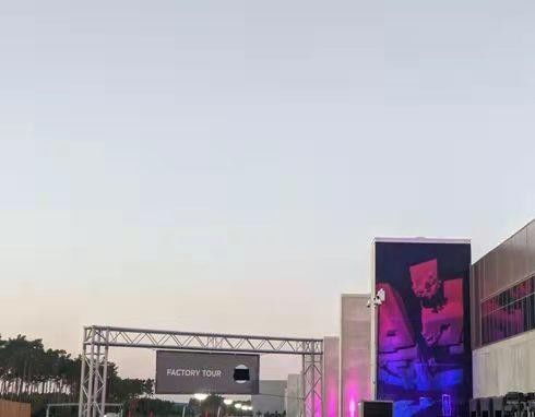特斯拉继续用令人惊叹的涂鸦艺术装饰柏林工厂,新的涂鸦被发现